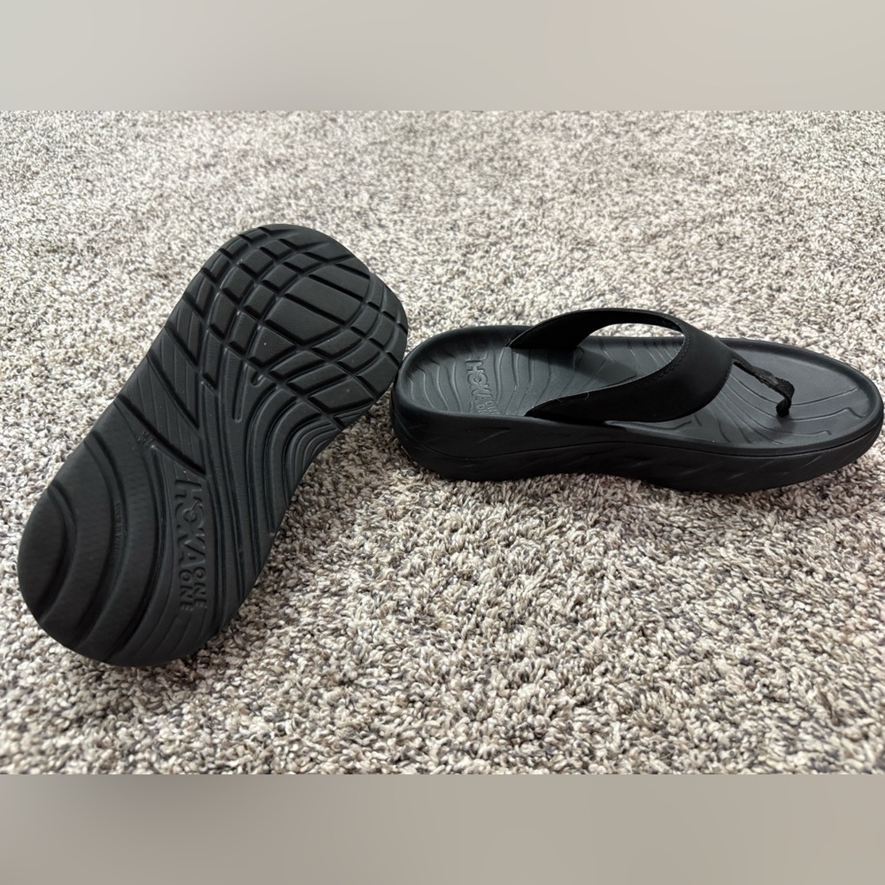 Hoka Oura Recovery flip flop